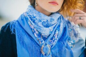 З чим носити блакитні аксесуари